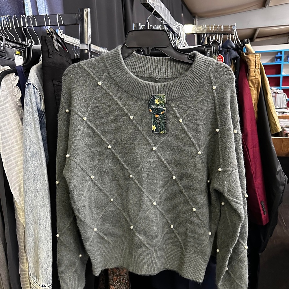 Women’s Sweater Size Medium